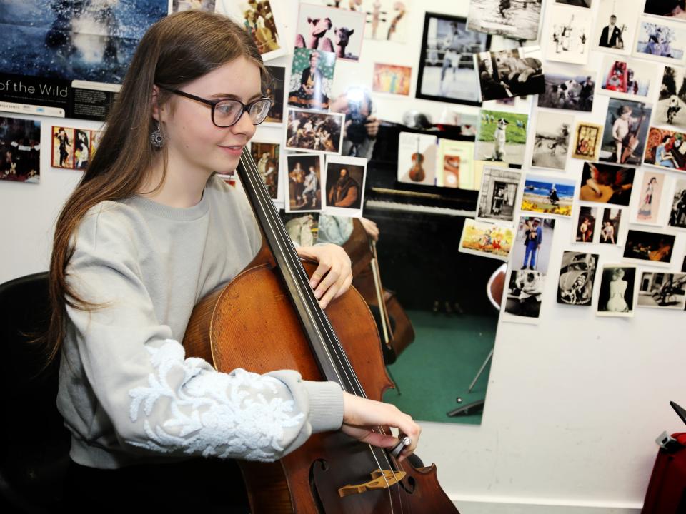 Junior Cello Student