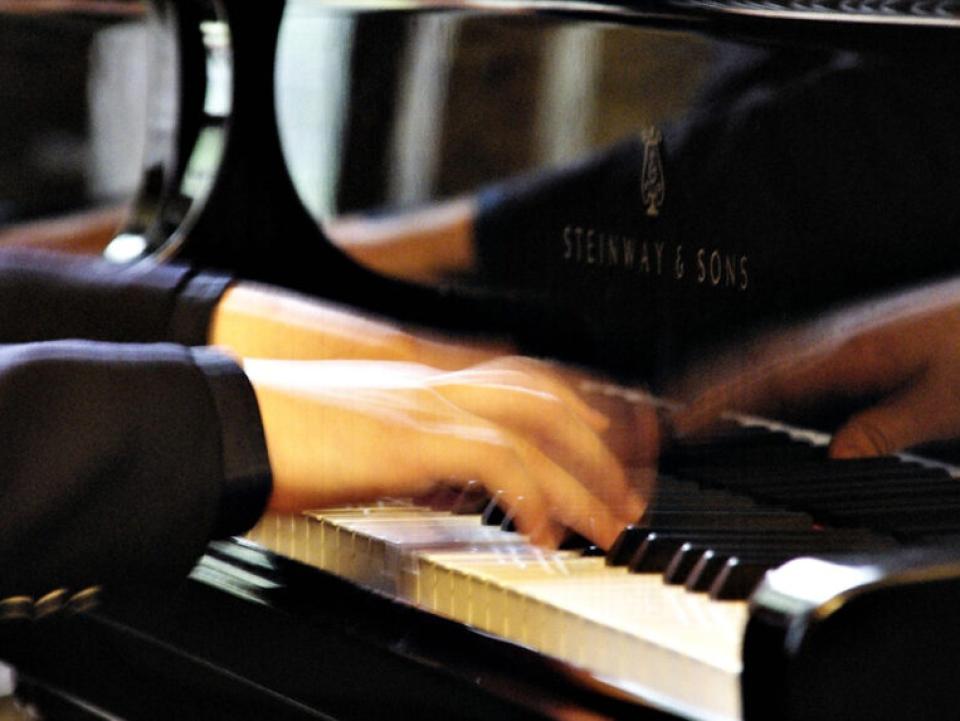 Hands on piano keyboard - DIPC 