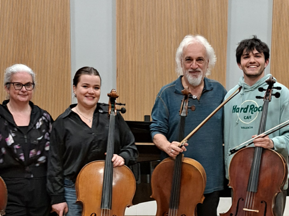 Cellist Andrew Schulman with RIAM third level students at masterclass